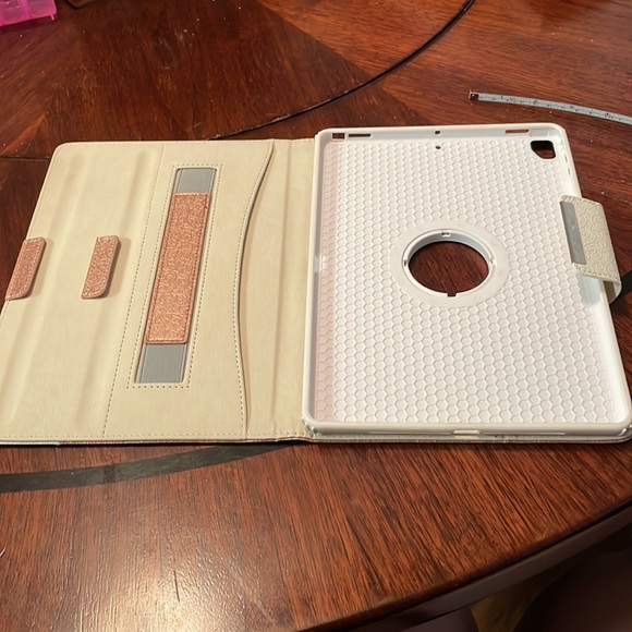 iPad case and stand - Picture 2 of 9